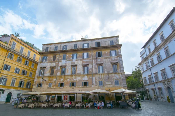 Roma, 12 Mayıs: eski Sarayı ve ünlü restoranda trastevere üzerinde — Stok fotoğraf