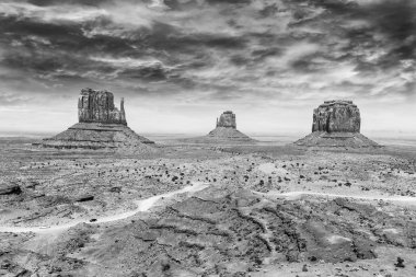 Monument valley güzel gökyüzü ile