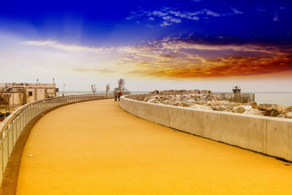 Passeggiando nel porto — Foto Stock