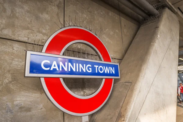 LONDRES, SEP 14: Estación de metro subterránea Canning Town en Septemb —  Fotos de Stock