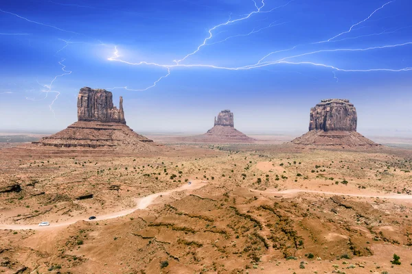 Monument valley med vacker himmel — Stockfoto