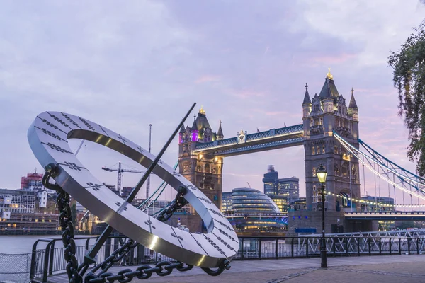 Tower Bridge from St Katharine Docks — Stock Photo, Image