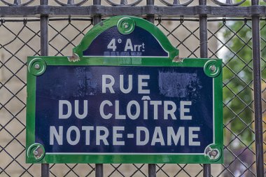 notre dame, paris yakınlarında yol levhası