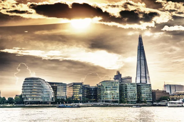 Západ slunce na nové panorama Londýna — Stock fotografie
