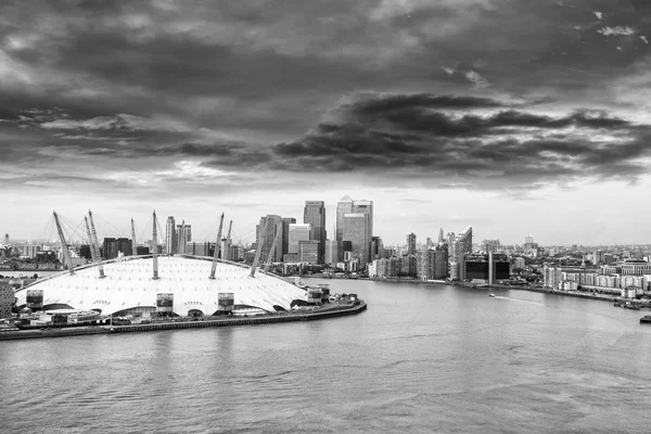 Vue aérienne de la nouvelle skyline londonienne — Photo