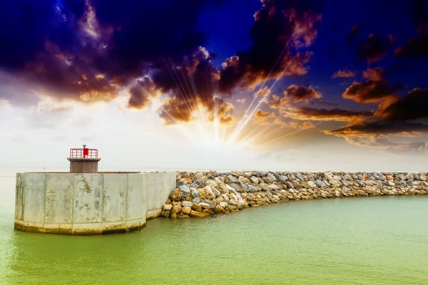 Ingresso del porto con bel cielo — Foto Stock