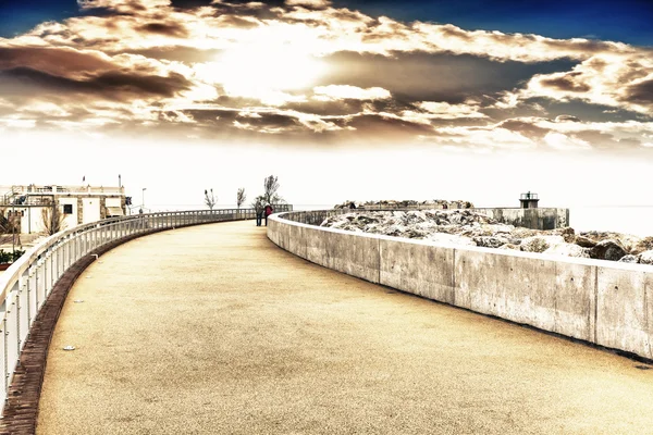 Marcher dans le port — Photo