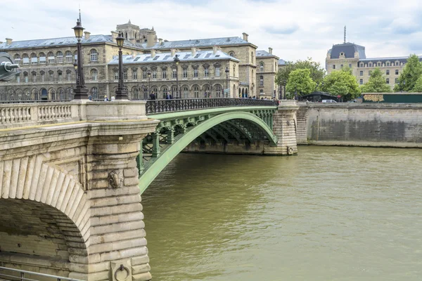 Överbrygga på seine, paris — Stockfoto