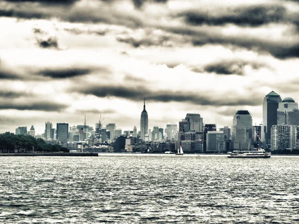 Горизонт Манхэттена, Нью-Йорк — стоковое фото