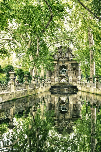 The fountain in Luxemburg garden, Paris — Stock Photo, Image