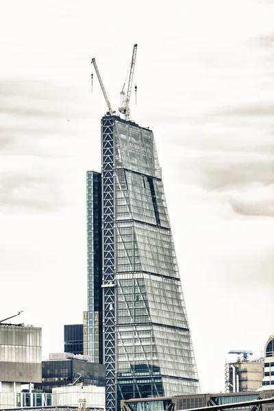 En av de nya london skyskraporna — Stockfoto