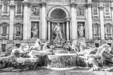 Roma 'daki Trevi Çeşmesi