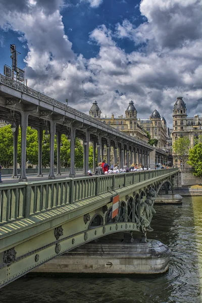 Ponte sobre o rio Sena — Fotografia de Stock