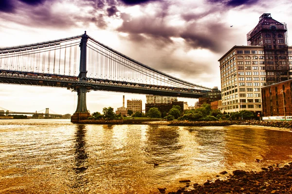 Vista del puente de Manhattan desde Brooklyn — Foto de Stock