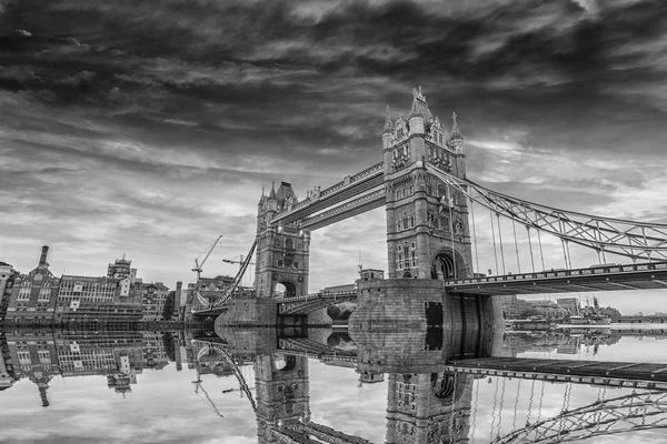 Londra Köprüsü'nde Günbatımı — Stok fotoğraf