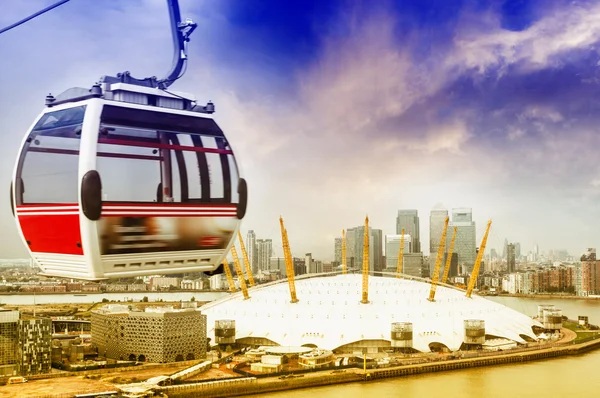 Kabelbaan en de skyline van Londen — Stockfoto