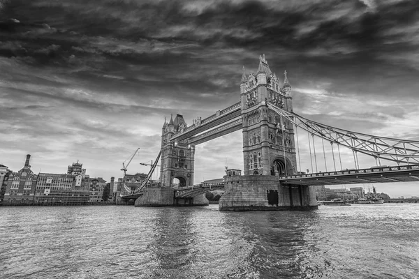 Puente de Londres al atardecer — Foto de Stock