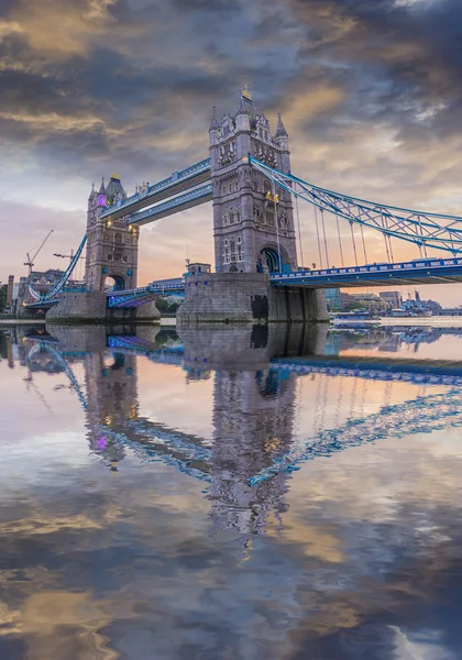 Puente de Londres al atardecer — Foto de Stock