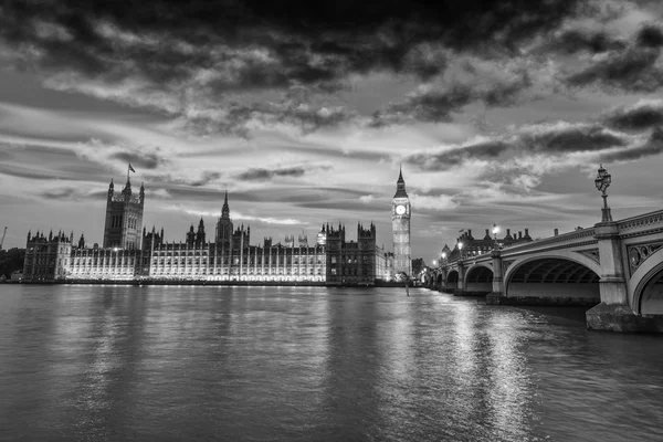 Krásný výhled z Westminsteru v noci — Stock fotografie