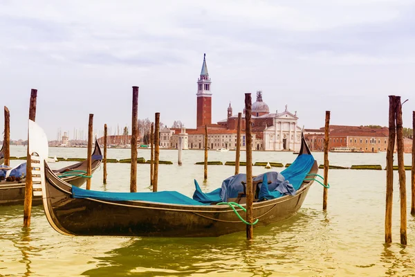 Gondola sullo sfondo Chiesa di San Giorgio a Venezia — Foto Stock