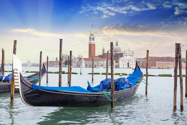 Gondola sullo sfondo Chiesa di San Giorgio a Venezia — Foto Stock