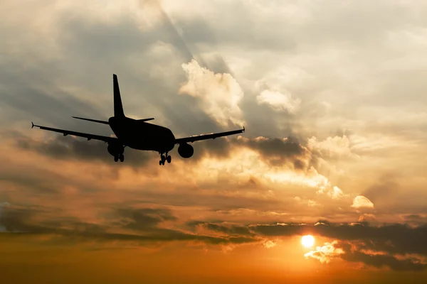 Hermosa vista de silueta de avión Imagen de stock