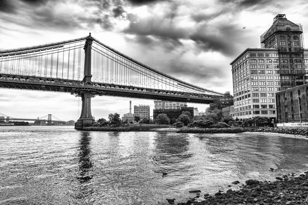 Manhattan bridge pohled z Brooklynu — Stock fotografie