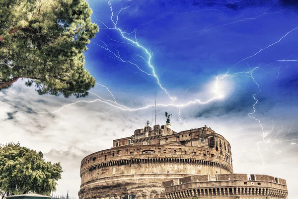 Castel st. angelo z piękne niebo, Rzym — Zdjęcie stockowe