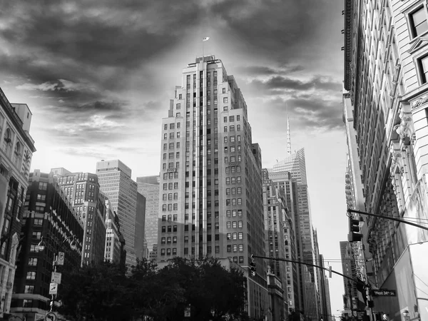Bela vista do arranha-céu de Manhattan — Fotografia de Stock