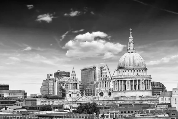 Cattedrale di San Paolo con bel cielo — Foto Stock