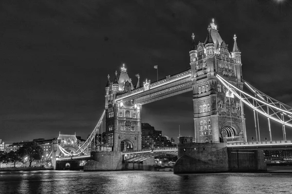 London bridge door nacht — Stockfoto