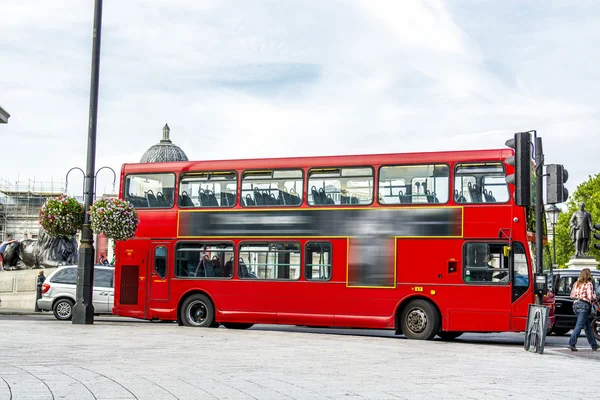 O autocarro vermelho de dois andares . — Fotografia de Stock