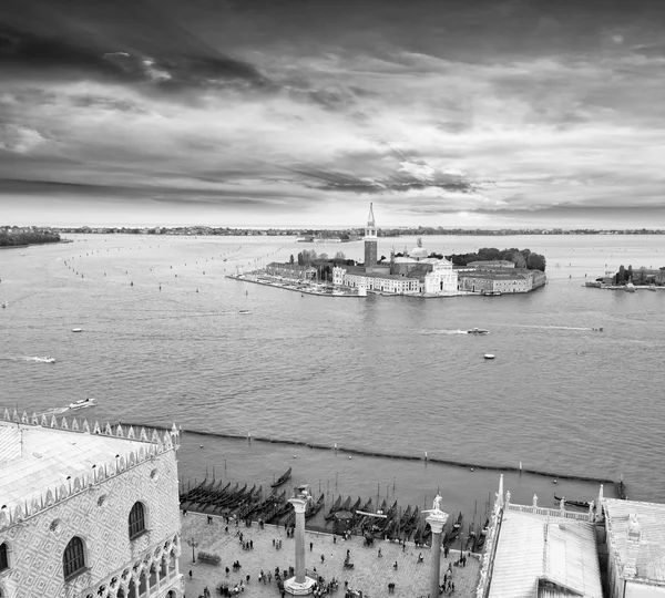 Вид с аэродрома на Венецию — стоковое фото