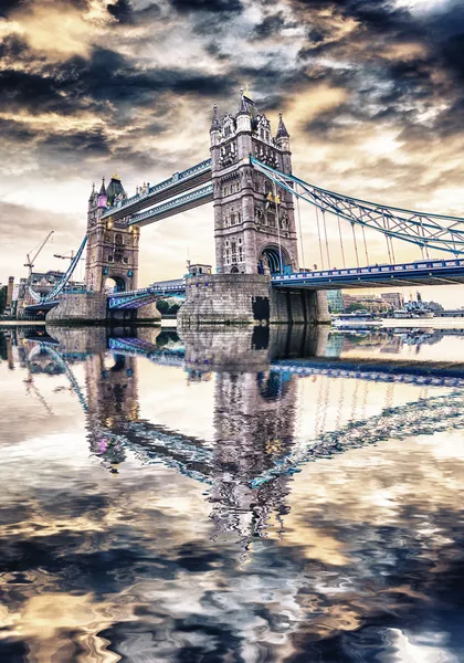 Puente de Londres al atardecer — Foto de Stock