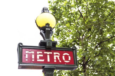 Paris 'te metro işareti