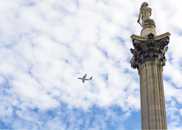 Plac Trafalgar square, tecnology i vintage — Zdjęcie stockowe