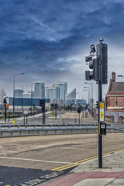 Semáforos e horizonte de Londres em segundo plano — Fotografia de Stock