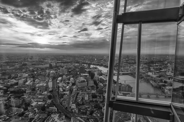 高層ビルから日没までのロンドンのスカイライン — ストック写真