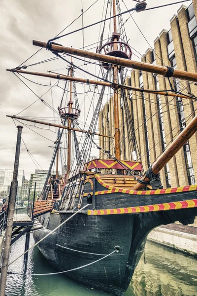 Old boat in London — Stock Photo, Image