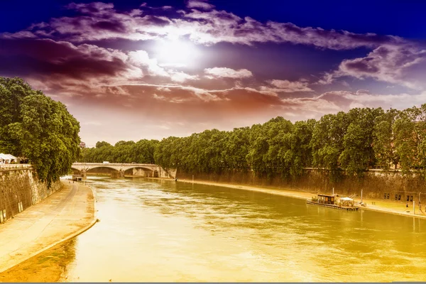 Il fiume Tevere a Roma — Foto Stock