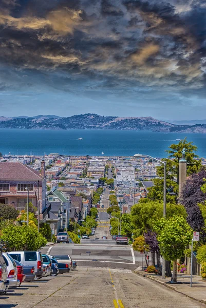 Vue sur l'horizon de San Francisco depuis les collines — Photo