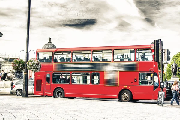 O autocarro vermelho de dois andares . — Fotografia de Stock