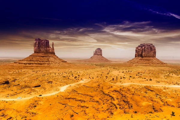 Monument valley med vacker himmel — Stockfoto