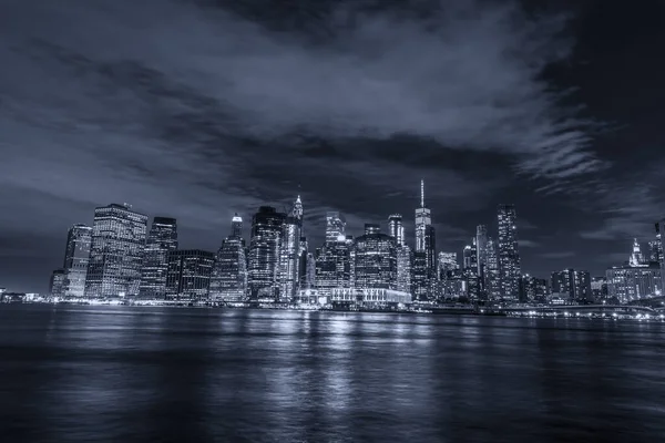 Skyline Von Manhattan Und Brooklyn Bridge Nachtansicht — Stockfoto