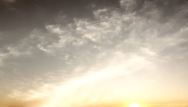 Kleuren Bij Zonsondergang Wolken Zon Lucht — Stockfoto