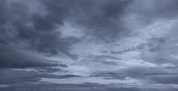 Indah Pandangan Langit Dan Awan Saat Matahari Terbenam — Stok Foto