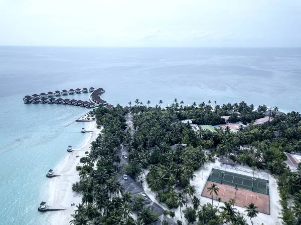 Maldivler Deki Bir Turist Köyünün Insansız Hava Aracı Görüntüsü - Stok İmaj