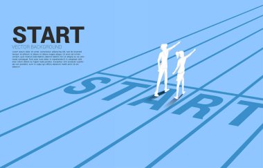 İş adamı ve işkadını silueti başlangıç çizgisini işaret ediyor. Kariyere ve işe başlamaya hazır iş konsepti.