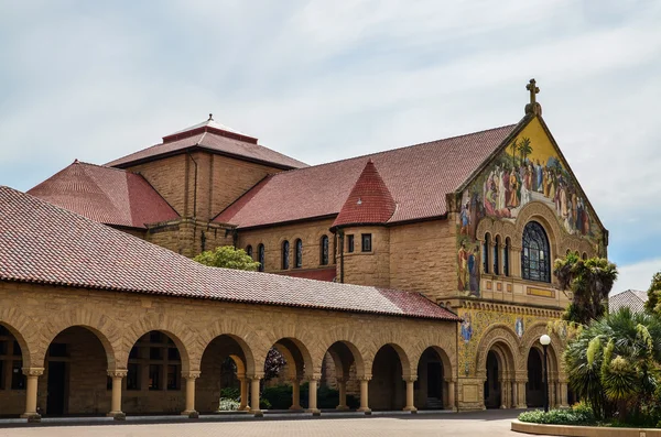 Zijaanzicht van de Noord-Facade van de Stanford Memorial Church in Palo Alto in Californië (Usa) — Stockfoto