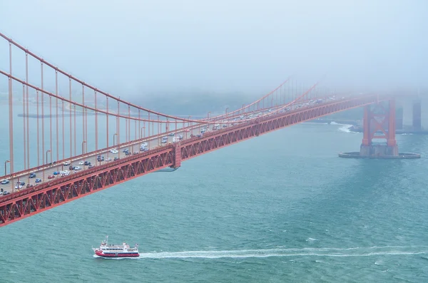 Closeup view of Golden Gate Bridge from Marin Headlands with a boat passing underneath in San Francisco, California — Stock Photo, Image